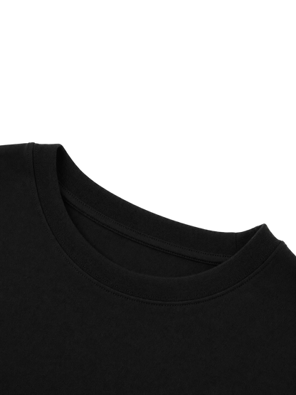 Close-up detail of the ribbed collar and neckline on the Steelvora SUNDOWN oversized black crewneck sweatshirt.